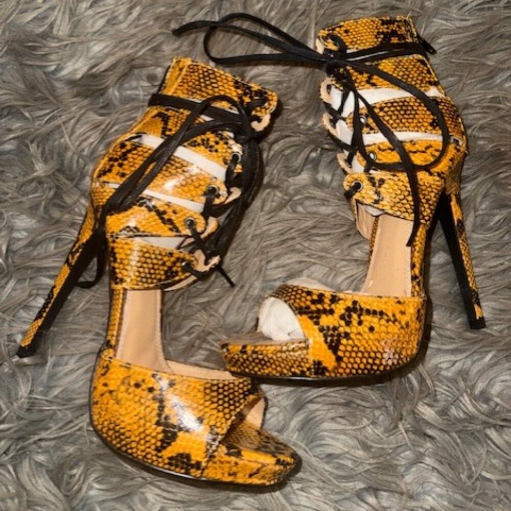 High Heels - Black and Yellow - 5.5